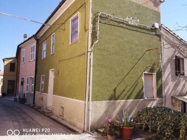 casa indipendente in vendita a Fabriano in zona Melano