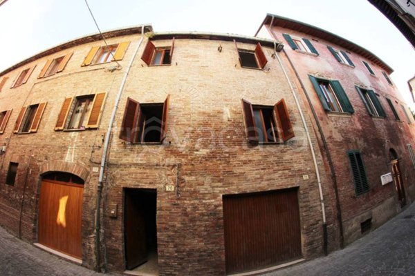 casa indipendente in vendita a Fabriano