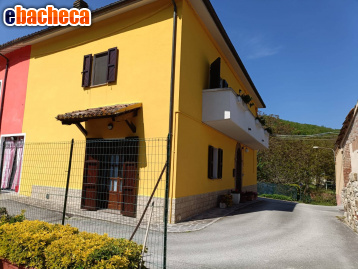 appartamento in vendita a Fabriano in zona Varano
