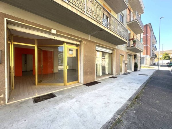 locale commerciale in vendita a Fabriano