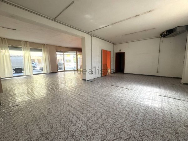 locale commerciale in vendita a Fabriano