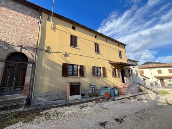 casa indipendente in vendita a Fabriano