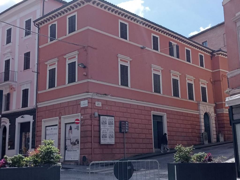 ufficio in vendita a Fabriano