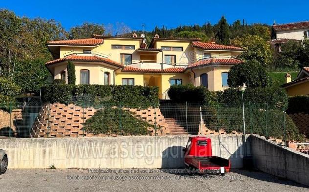 appartamento in vendita a Fabriano in zona Nebbiano