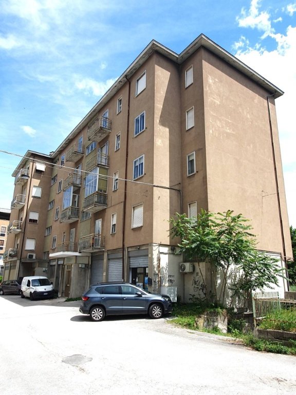 casa indipendente in vendita a Fabriano