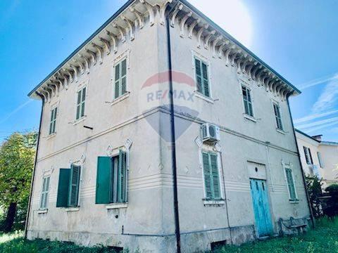 casa indipendente in vendita a Fabriano