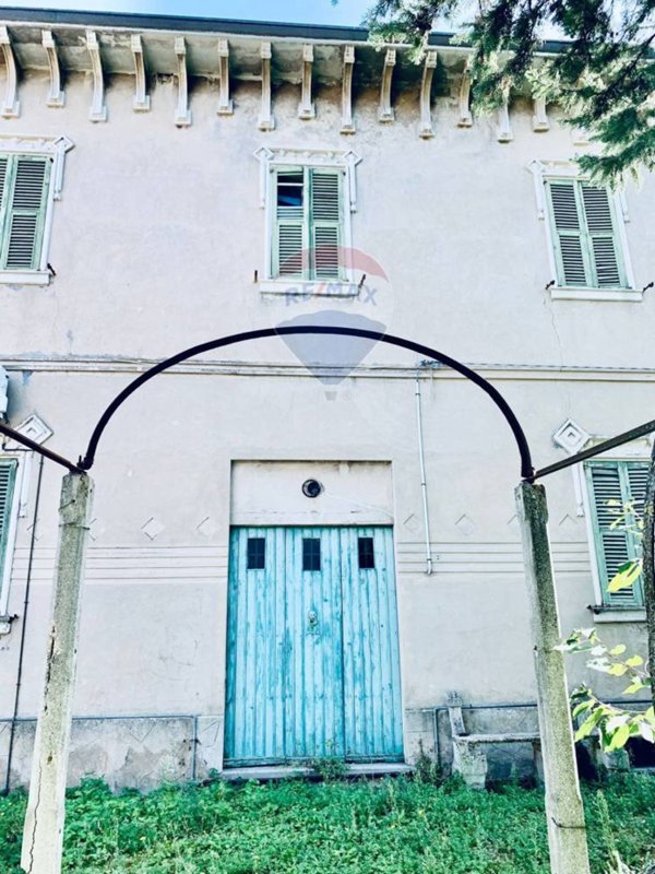 casa indipendente in vendita a Fabriano