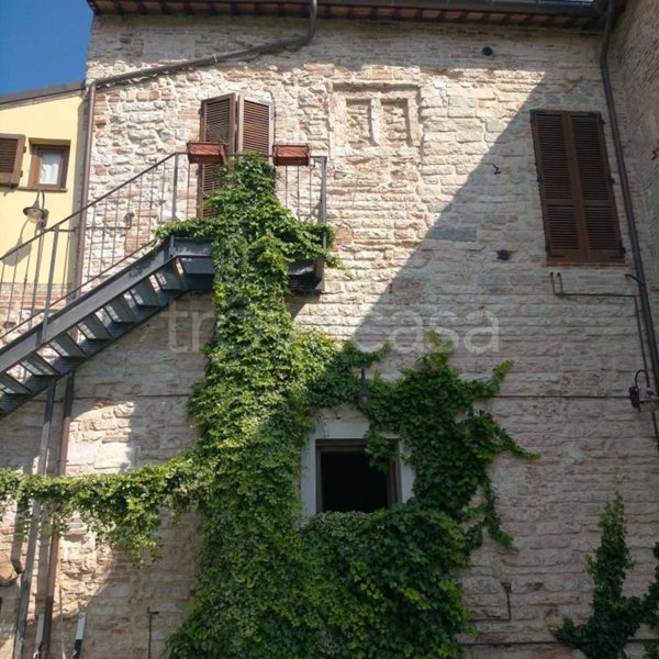 casa indipendente in vendita a Fabriano