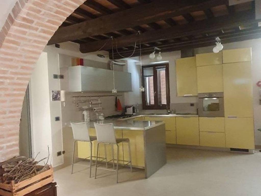 casa indipendente in vendita a Fabriano in zona Marischio