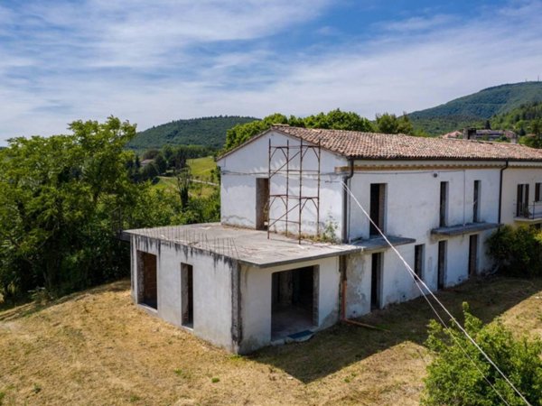 casa indipendente in vendita a Fabriano in zona Colle Paganello