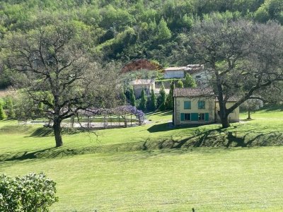 casa indipendente in vendita a Fabriano in zona Precicchie/Grotte