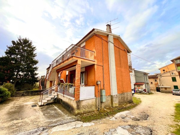 appartamento in vendita a Fabriano in zona Borgo Tufico