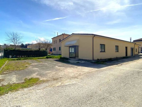 negozio in vendita a Fabriano