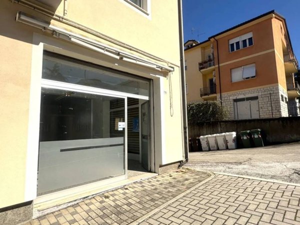 negozio in vendita a Fabriano