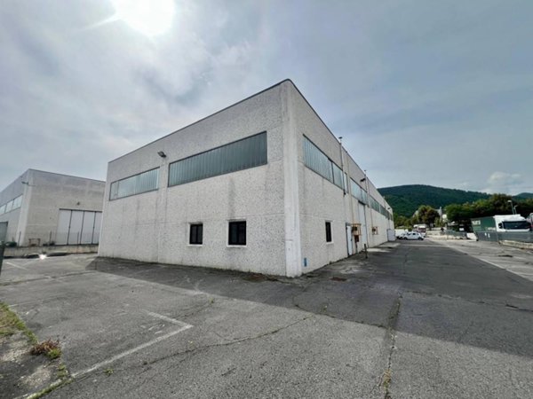 capannone in vendita a Fabriano in zona Marischio