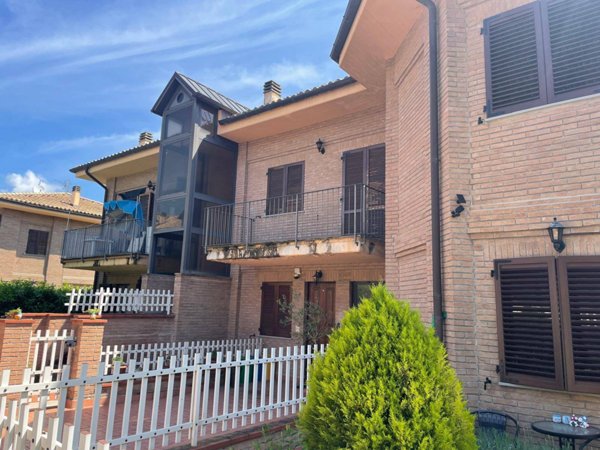 appartamento in vendita a Fabriano in zona Argignano