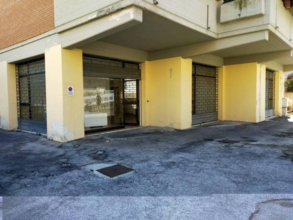 negozio in vendita a Fabriano