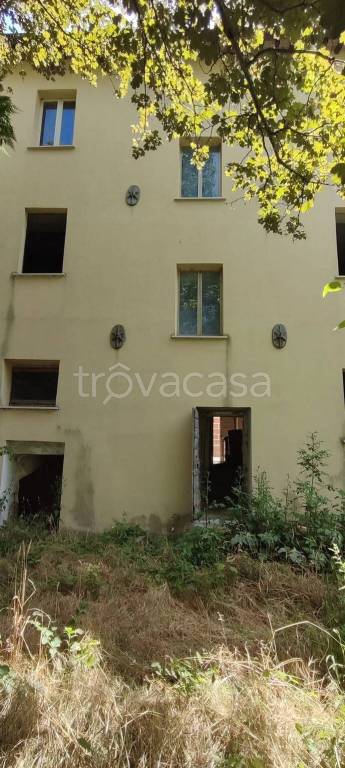 casa indipendente in vendita a Fabriano in zona Serradica