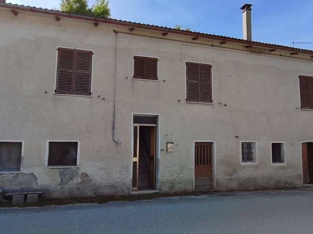 casa indipendente in vendita a Fabriano in zona Vigne