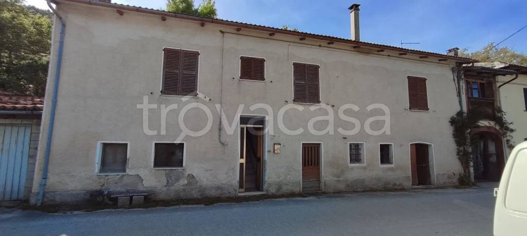casa indipendente in vendita a Fabriano in zona Vigne