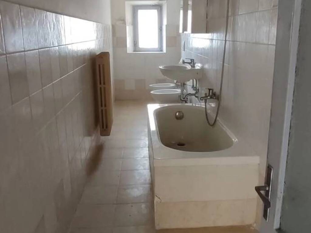 casa indipendente in vendita a Fabriano