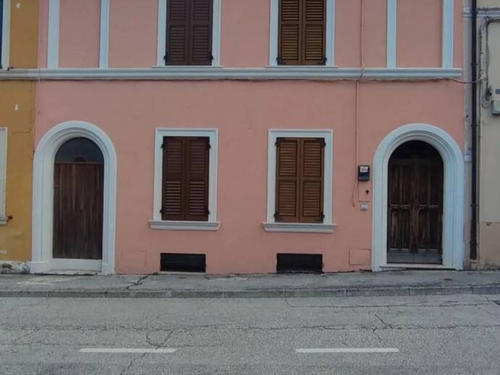 casa indipendente in vendita a Fabriano