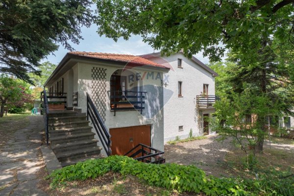 casa indipendente in vendita a Fabriano in zona San Giovanni