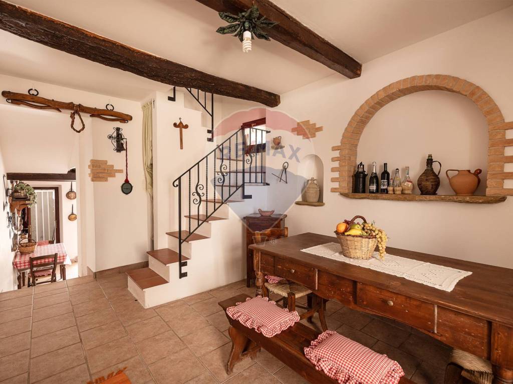 casa indipendente in vendita a Fabriano in zona Castelletta