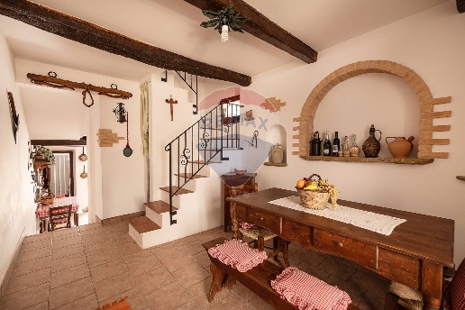 casa indipendente in vendita a Fabriano in zona Castelletta