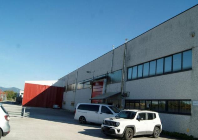 locale commerciale in vendita a Fabriano in zona Marischio