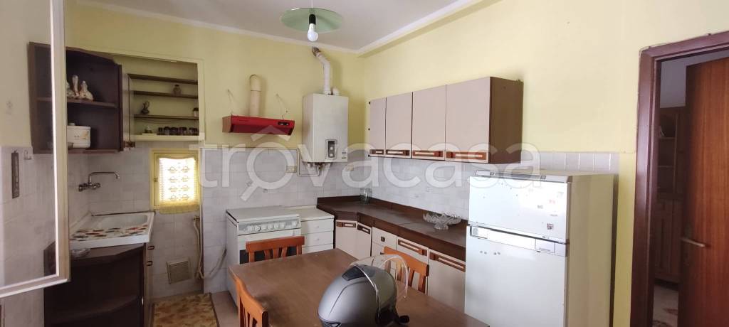 casa indipendente in vendita a Fabriano