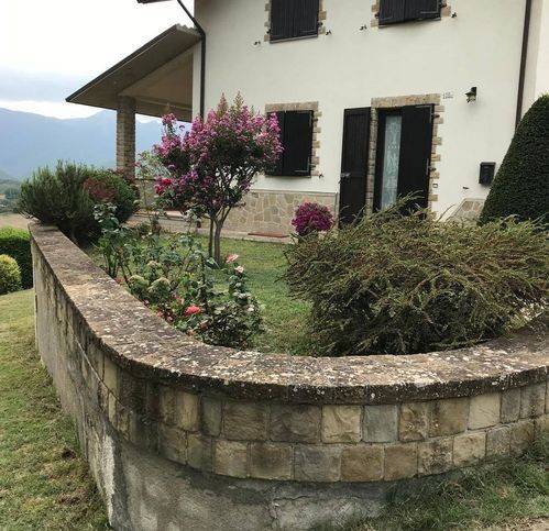 casa indipendente in vendita a Fabriano in zona San Donato