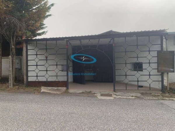 negozio in vendita a Fabriano in zona Albacina