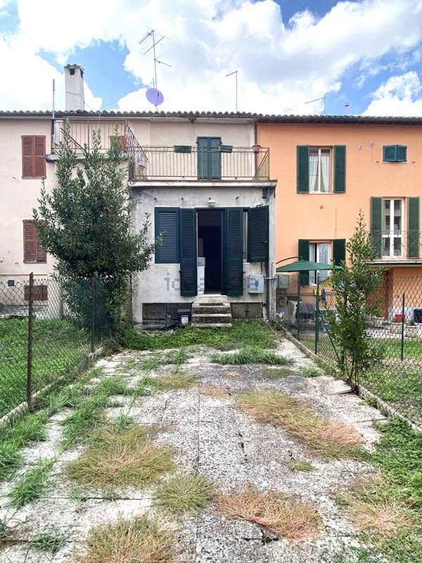casa indipendente in vendita a Fabriano