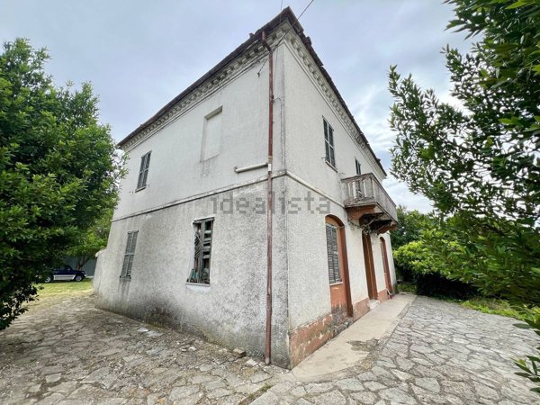 casa indipendente in vendita a Fabriano in zona Marischio