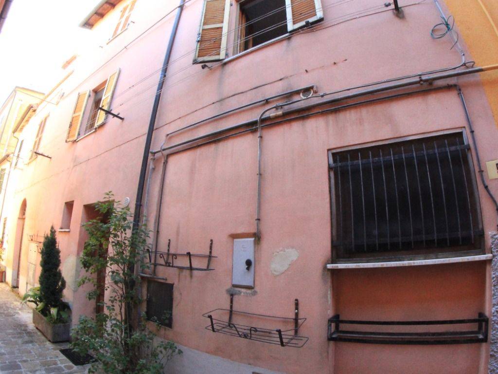 casa indipendente in vendita a Fabriano