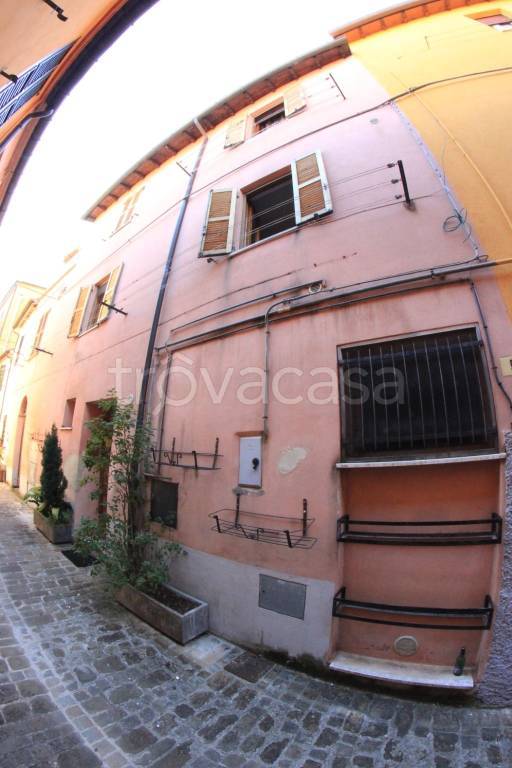 casa indipendente in vendita a Fabriano