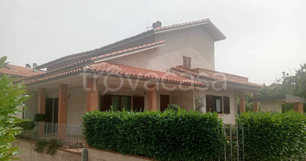 casa indipendente in vendita a Fabriano in zona Cantia