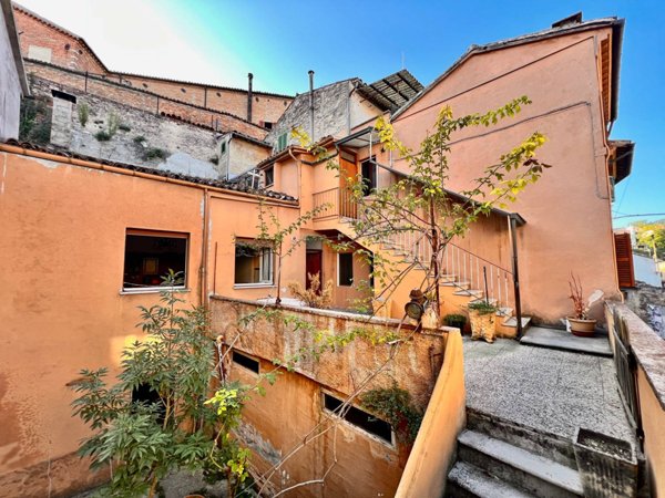 intera palazzina in vendita a Fabriano