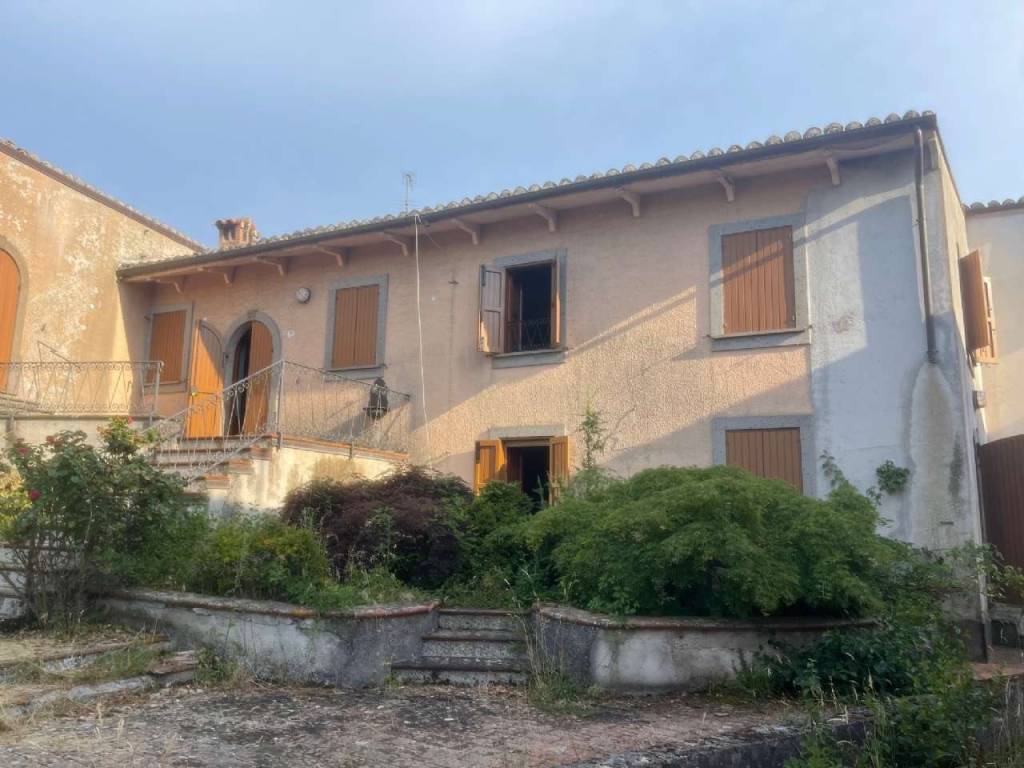 casa indipendente in vendita a Fabriano in zona Campodiegoli