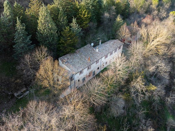 locale di sgombero in vendita a Fabriano in zona Borgo Tufico