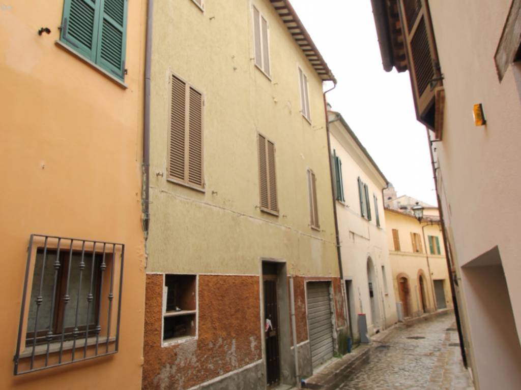 casa indipendente in vendita a Fabriano