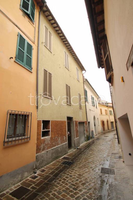 casa indipendente in vendita a Fabriano