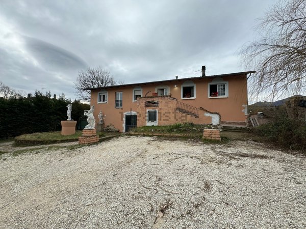 casale in vendita a Fabriano