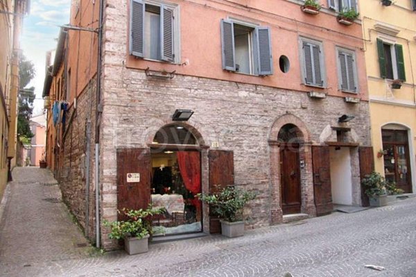 negozio in vendita a Fabriano