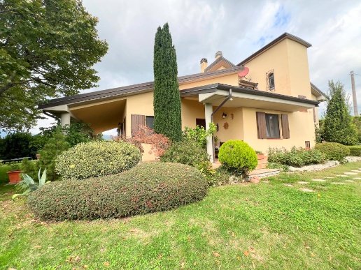 casa indipendente in vendita a Fabriano in zona San Donato