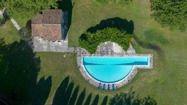 casa indipendente in vendita a Fabriano in zona Precicchie/Grotte