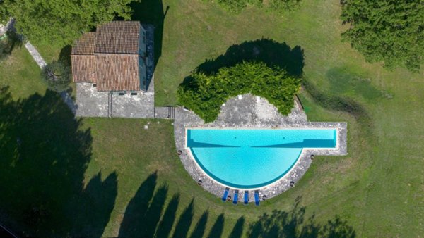 casa indipendente in vendita a Fabriano in zona Precicchie/Grotte