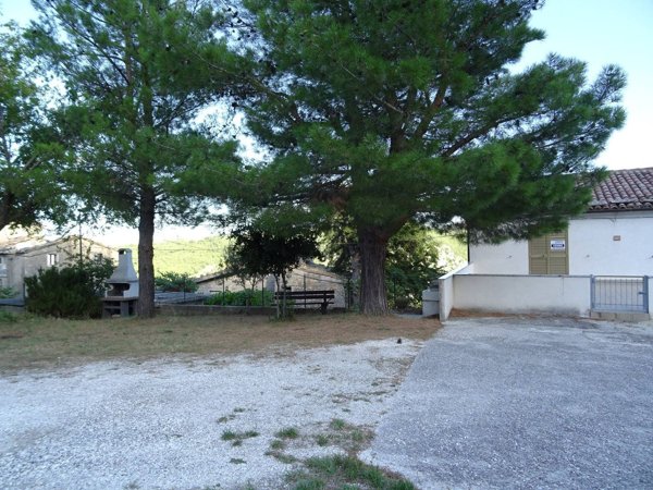 casa indipendente in vendita a Fabriano in zona Castelletta