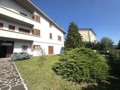 casa indipendente in vendita a Fabriano